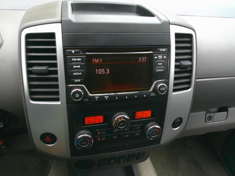 Nissan Frontier SV Crew Cab 2WD 2015