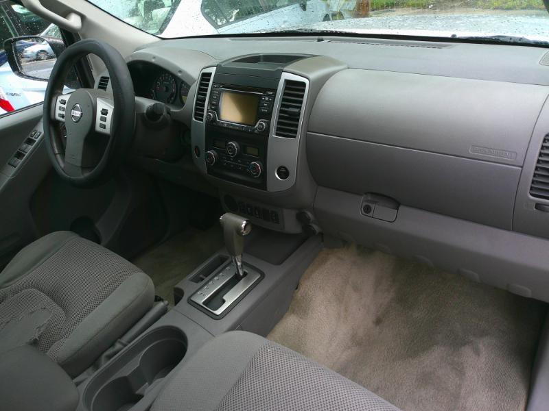 Nissan Frontier SV Crew Cab 2WD 2015