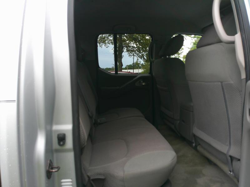 Nissan Frontier SV Crew Cab 2WD 2015