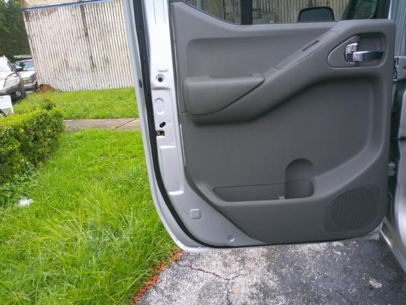 Nissan Frontier SV Crew Cab 2WD 2015