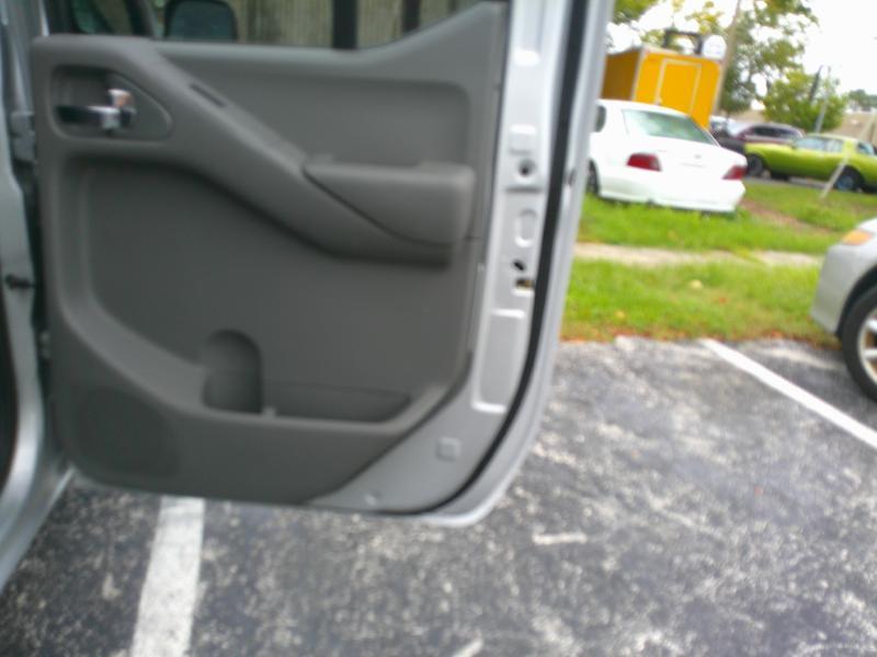 Nissan Frontier SV Crew Cab 2WD 2015