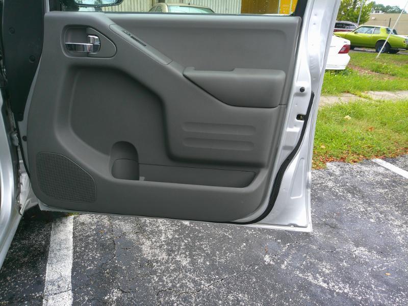 Nissan Frontier SV Crew Cab 2WD 2015