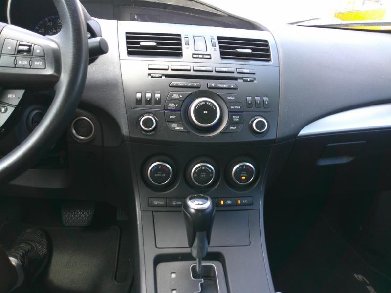 Mazda MAZDA3 i Touring AT 4-Door 2013