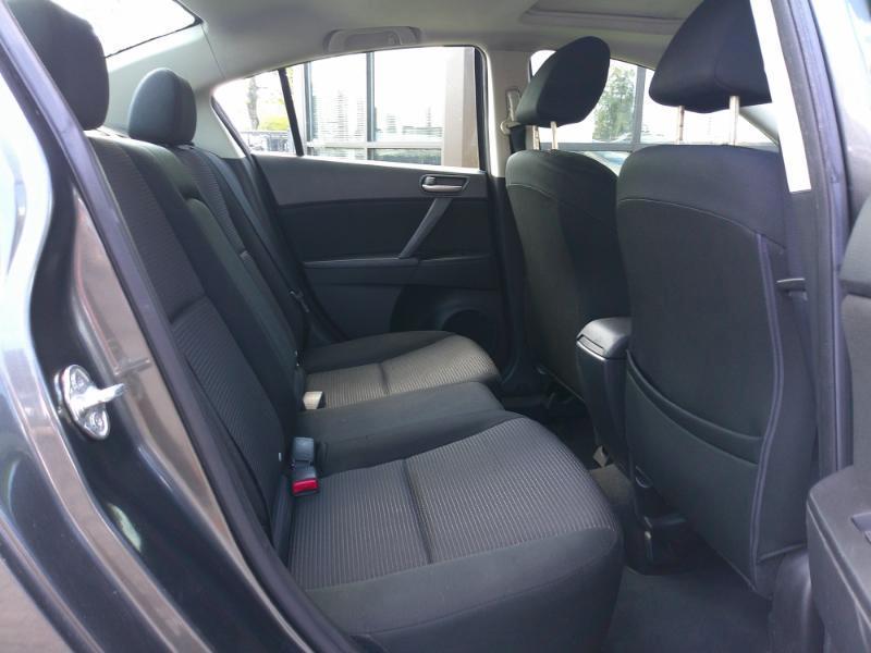 Mazda MAZDA3 i Touring AT 4-Door 2013