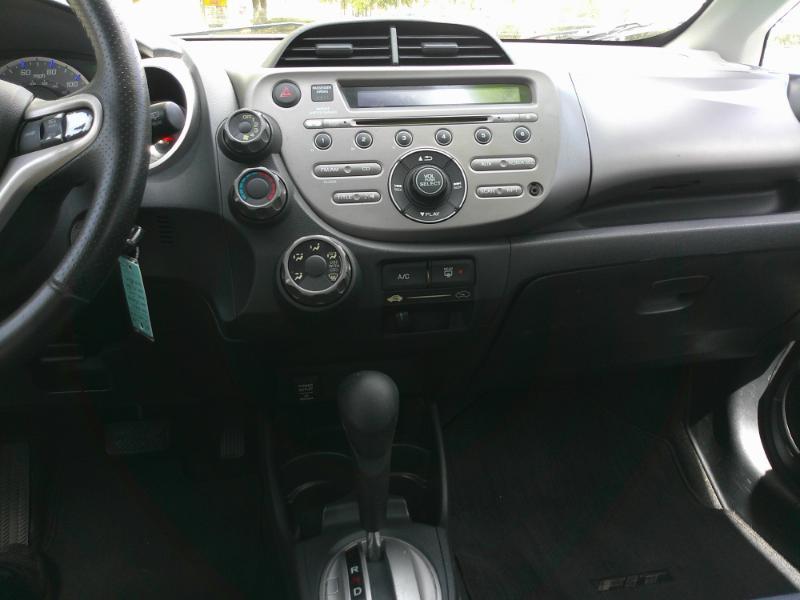 Honda Fit Sport 5-Speed AT 2011