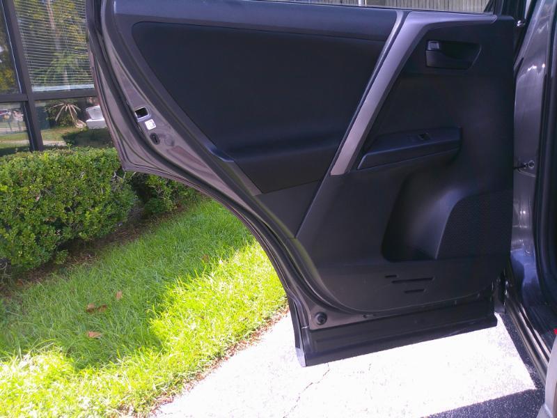 Toyota RAV4 LE FWD 2016