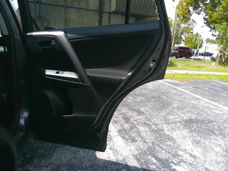 Toyota RAV4 LE FWD 2016