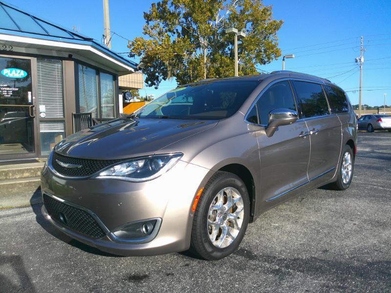 Chrysler Pacifica Limited 2017