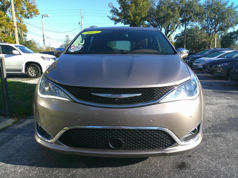 Chrysler Pacifica Limited 2017