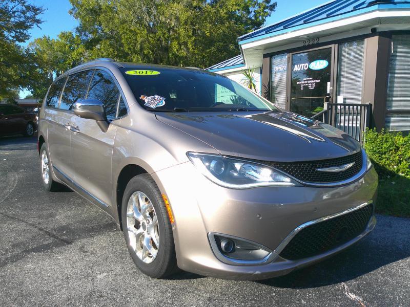 Chrysler Pacifica Limited 2017