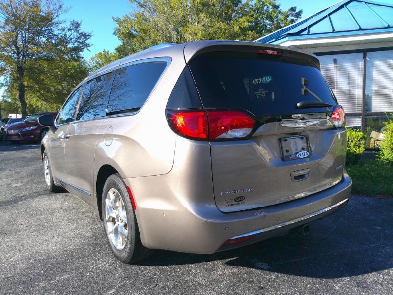 Chrysler Pacifica Limited 2017