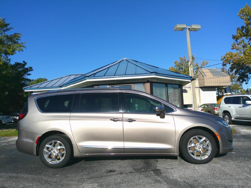 Chrysler Pacifica Limited 2017