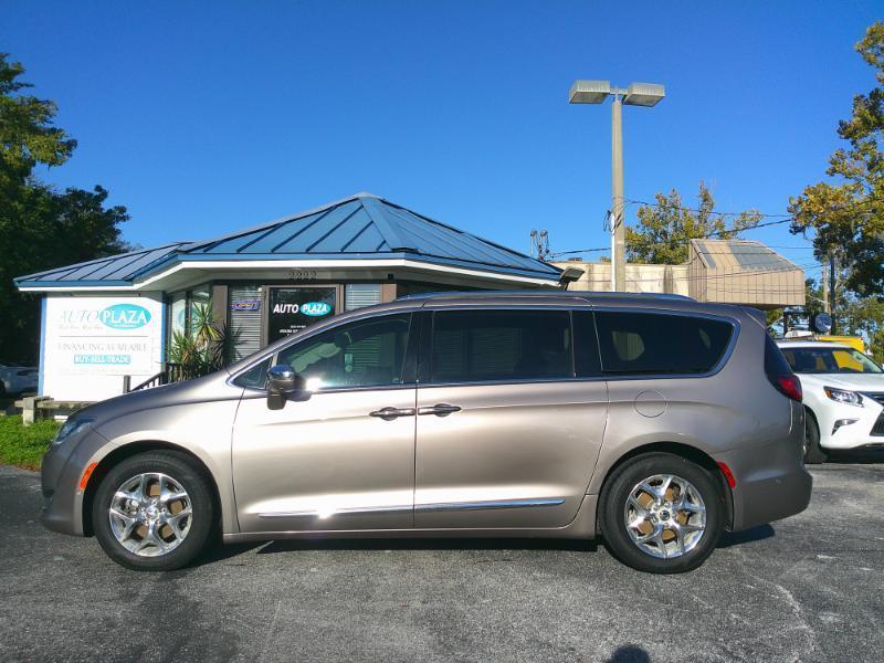 Chrysler Pacifica Limited 2017