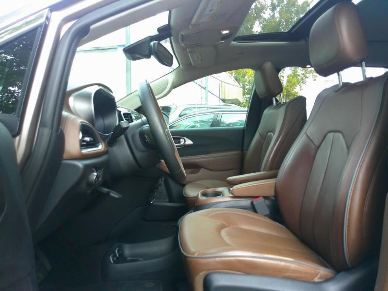 Chrysler Pacifica Limited 2017