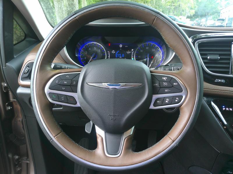 Chrysler Pacifica Limited 2017