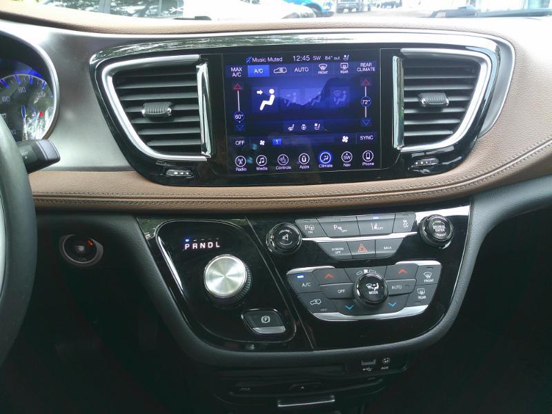 Chrysler Pacifica Limited 2017