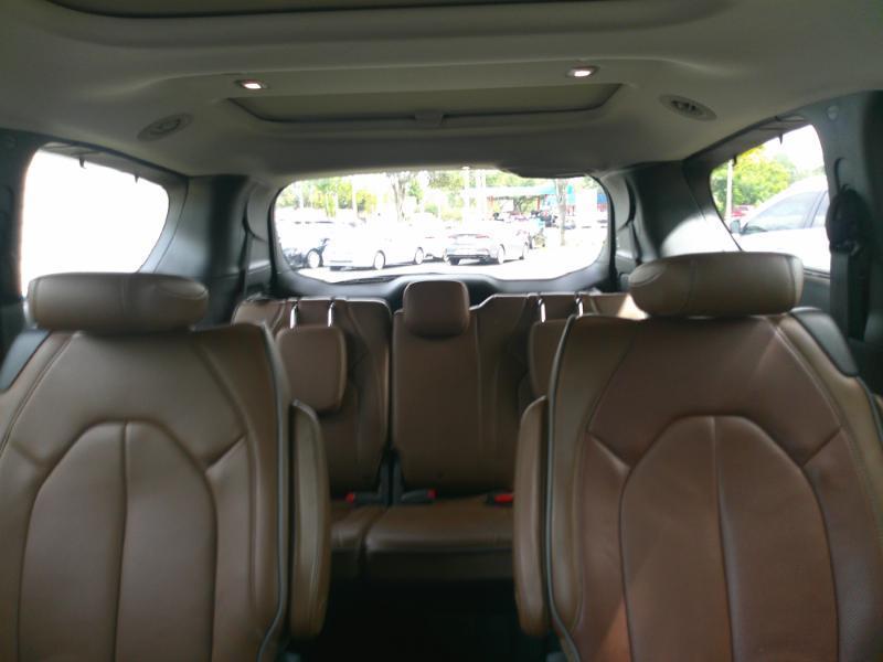 Chrysler Pacifica Limited 2017