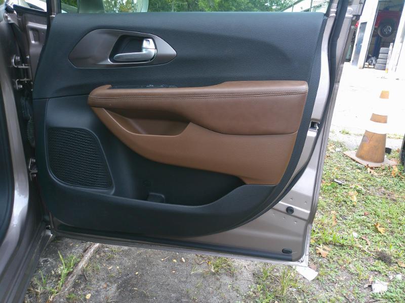 Chrysler Pacifica Limited 2017