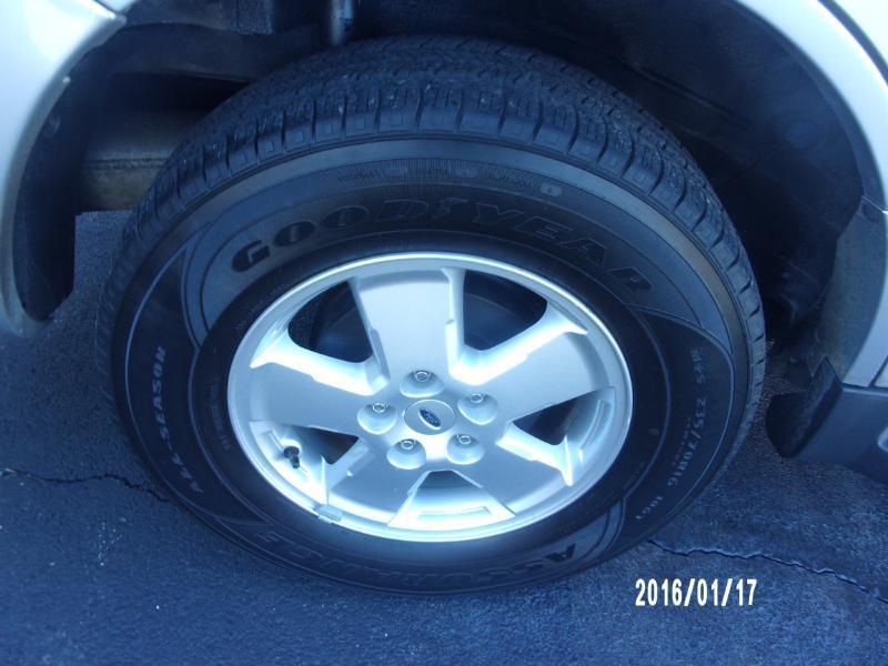 Ford Escape XLT FWD 2011