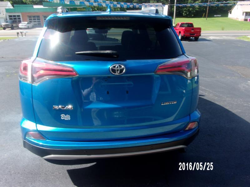 Toyota RAV4 Limited FWD 2017