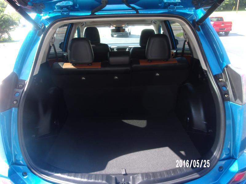 Toyota RAV4 Limited FWD 2017