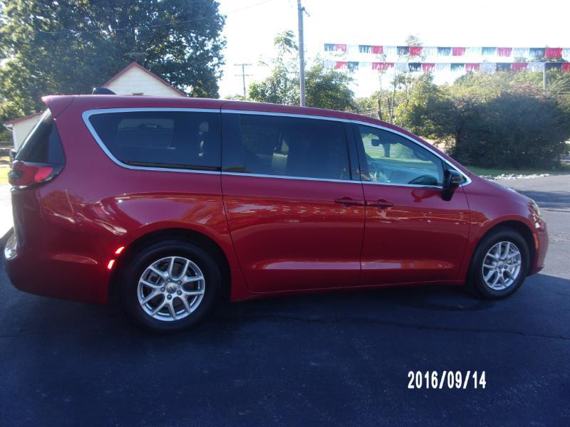 Chrysler Pacifica Select 2025
