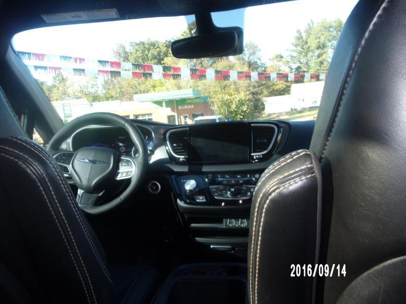 Chrysler Pacifica Select 2025