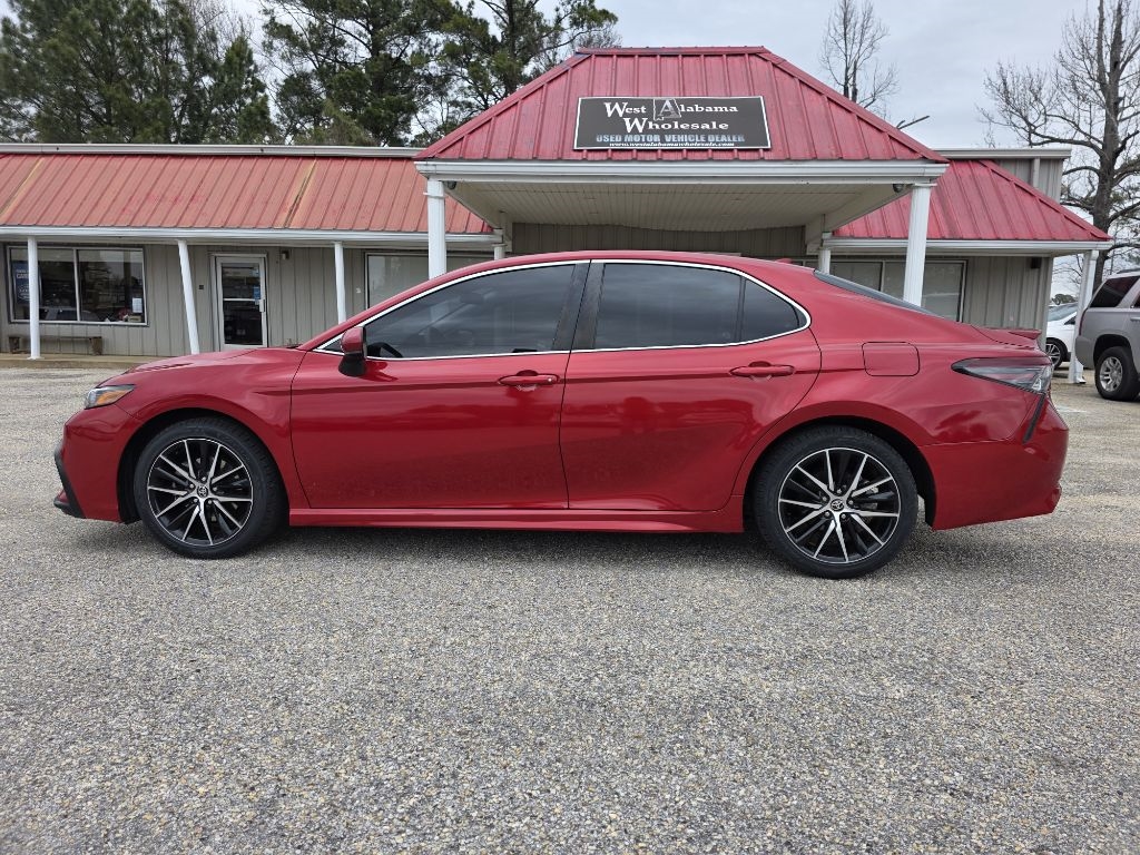 Toyota Camry SE 2021