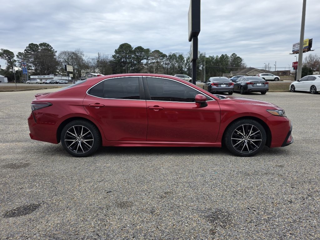 Toyota Camry SE 2021