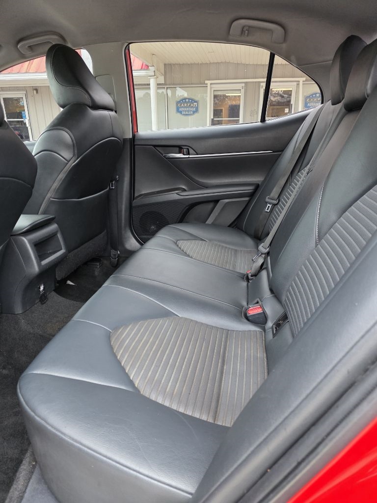 Toyota Camry SE 2021