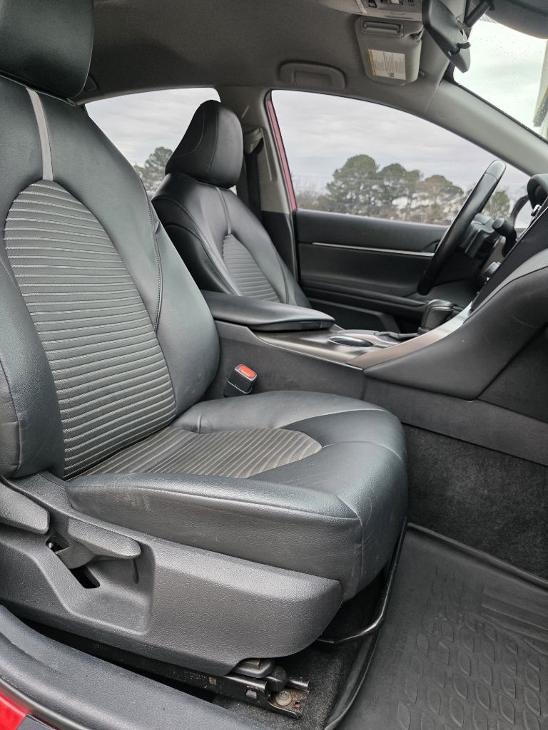 Toyota Camry SE 2021