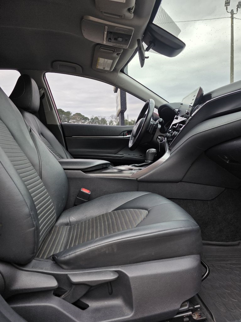 Toyota Camry SE 2021