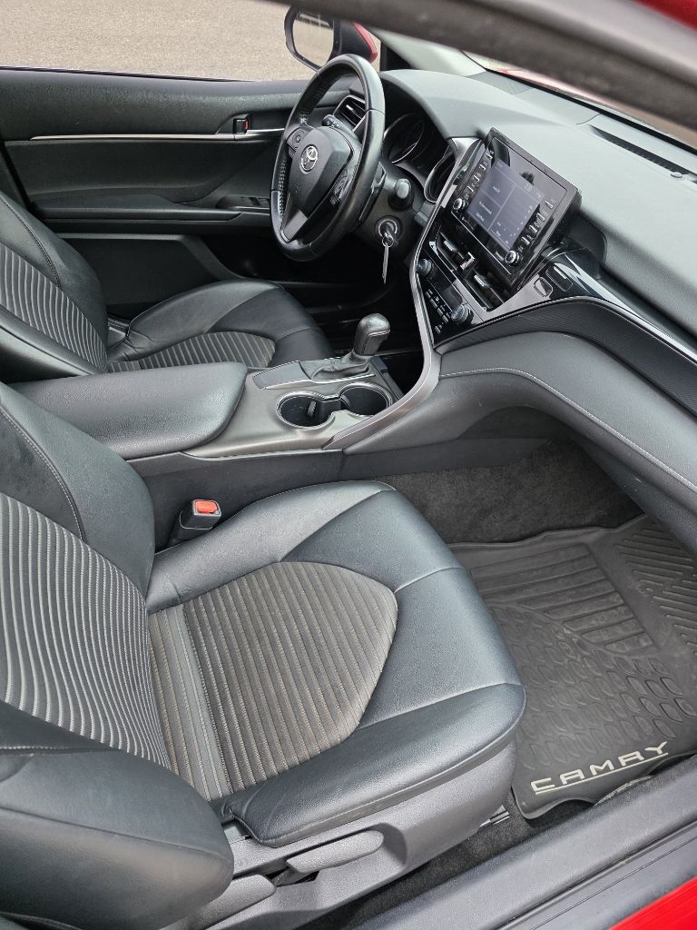 Toyota Camry SE 2021