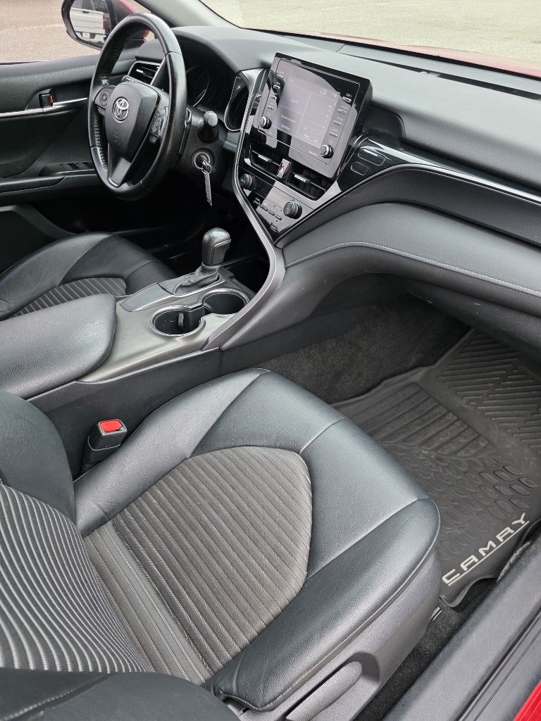 Toyota Camry SE 2021