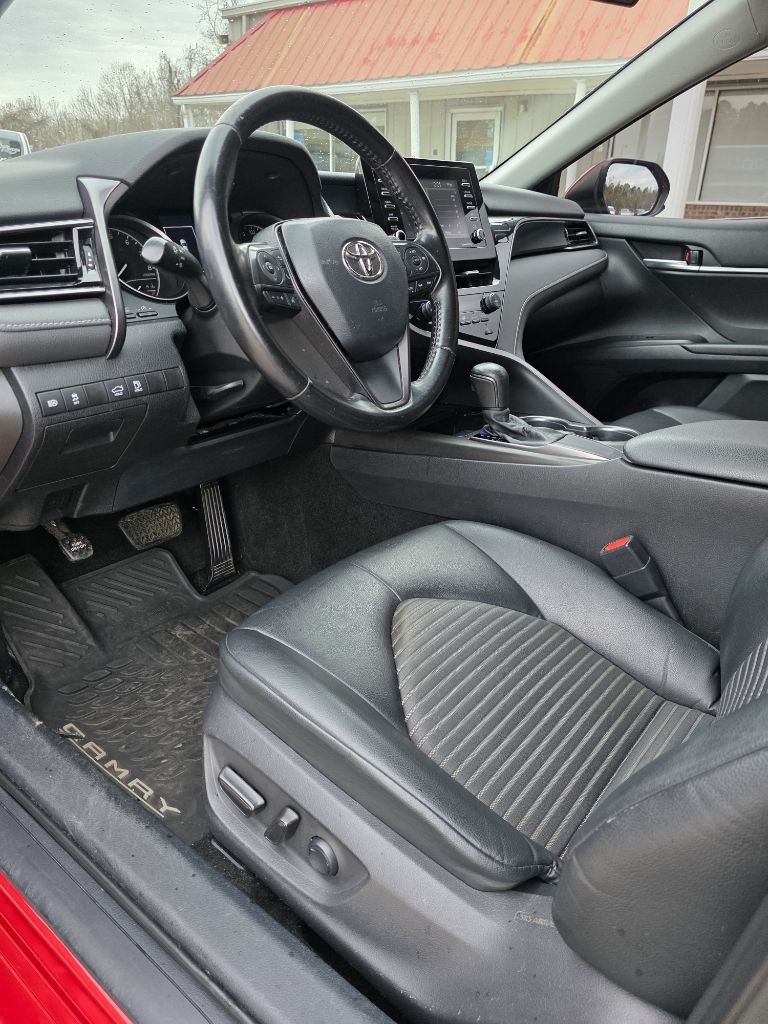 Toyota Camry SE 2021