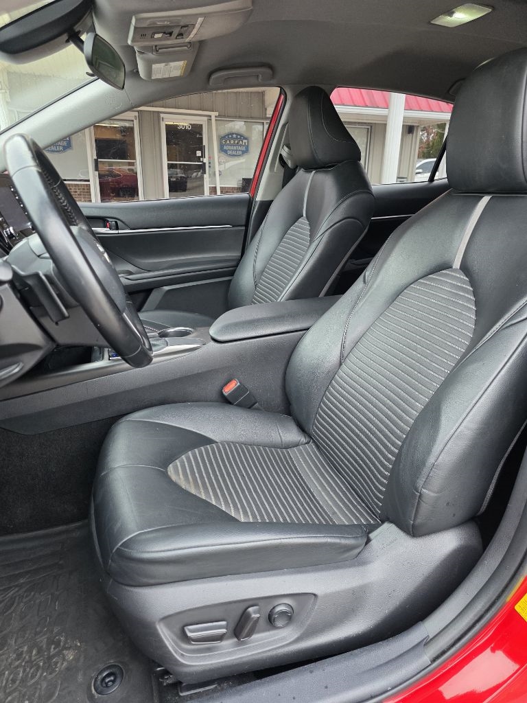 Toyota Camry SE 2021