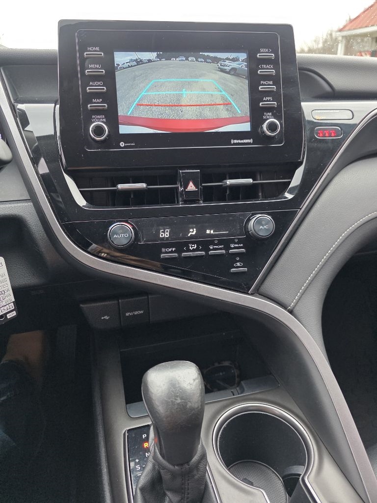 Toyota Camry SE 2021