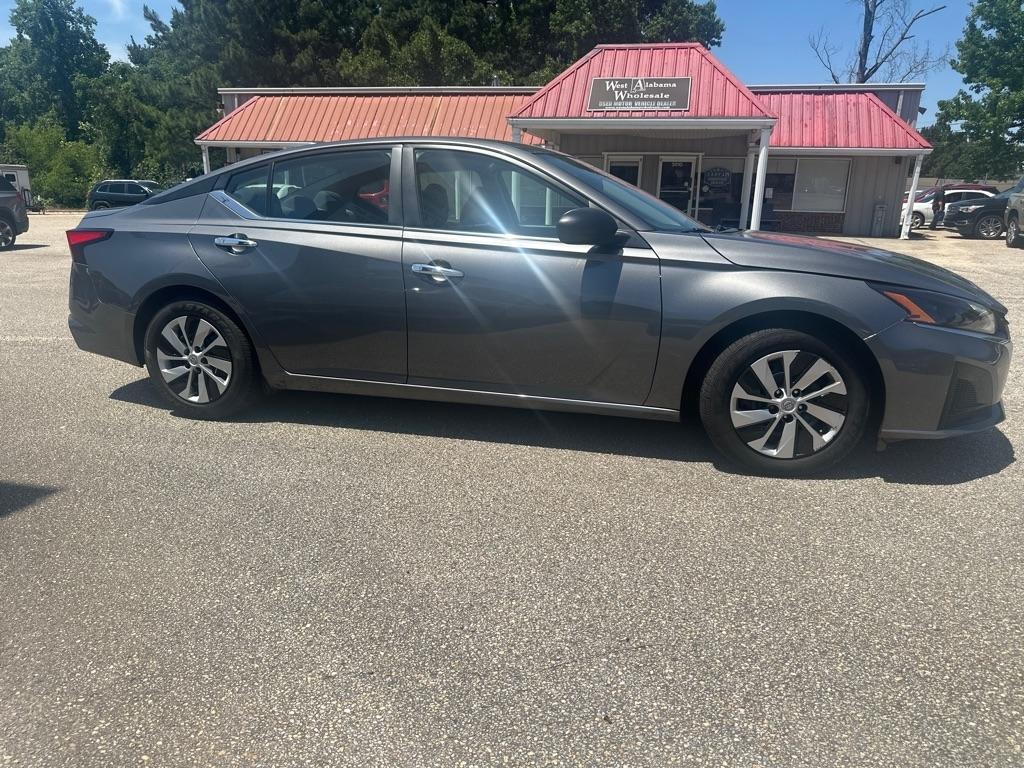 Nissan Altima  2024