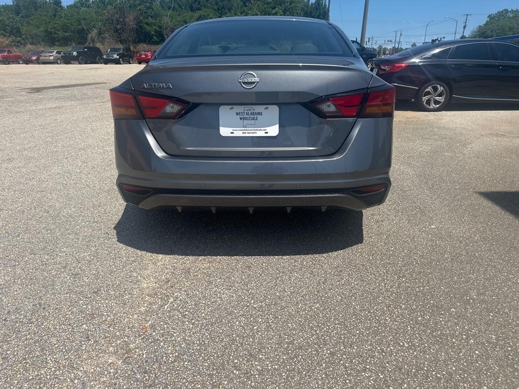 Nissan Altima  2024