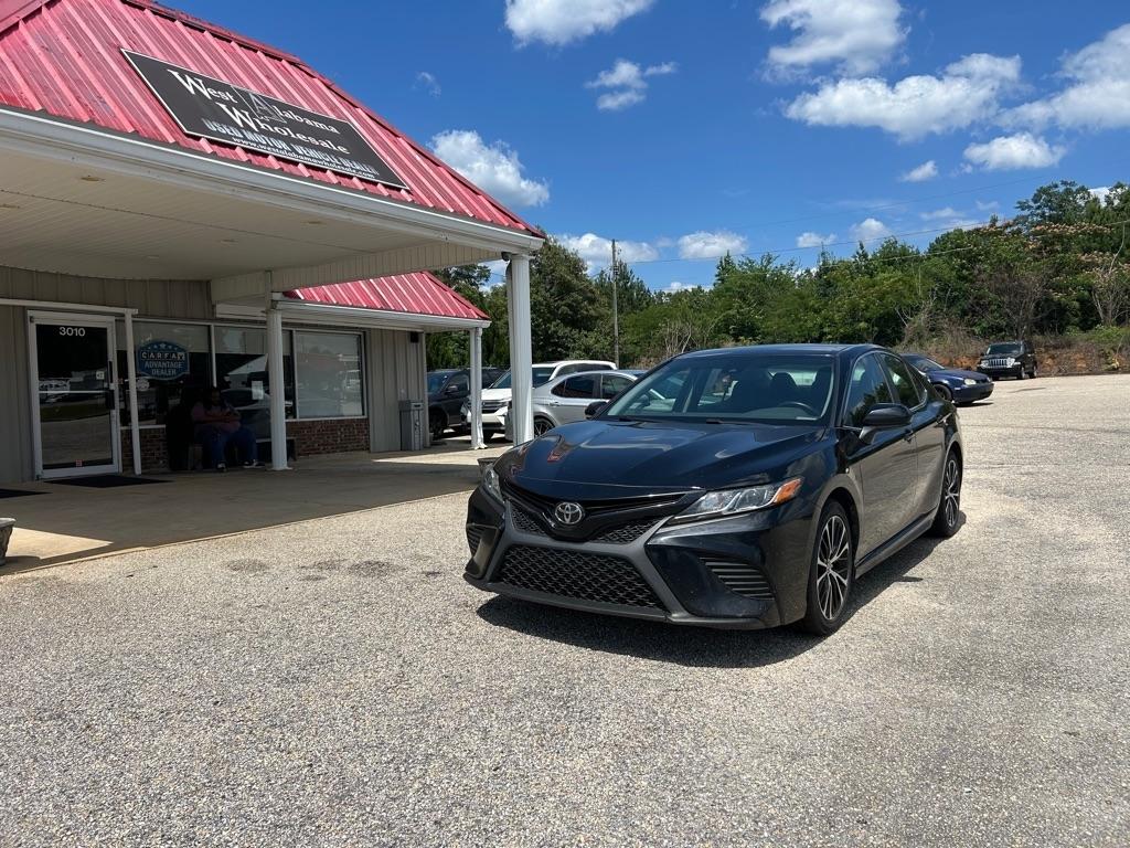 Toyota Camry SE 2020
