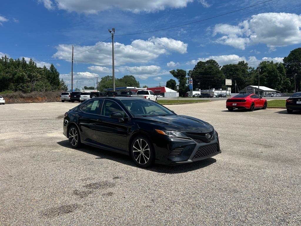 Toyota Camry SE 2020