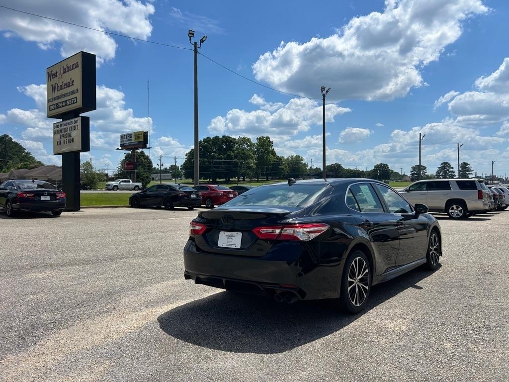 Toyota Camry SE 2020