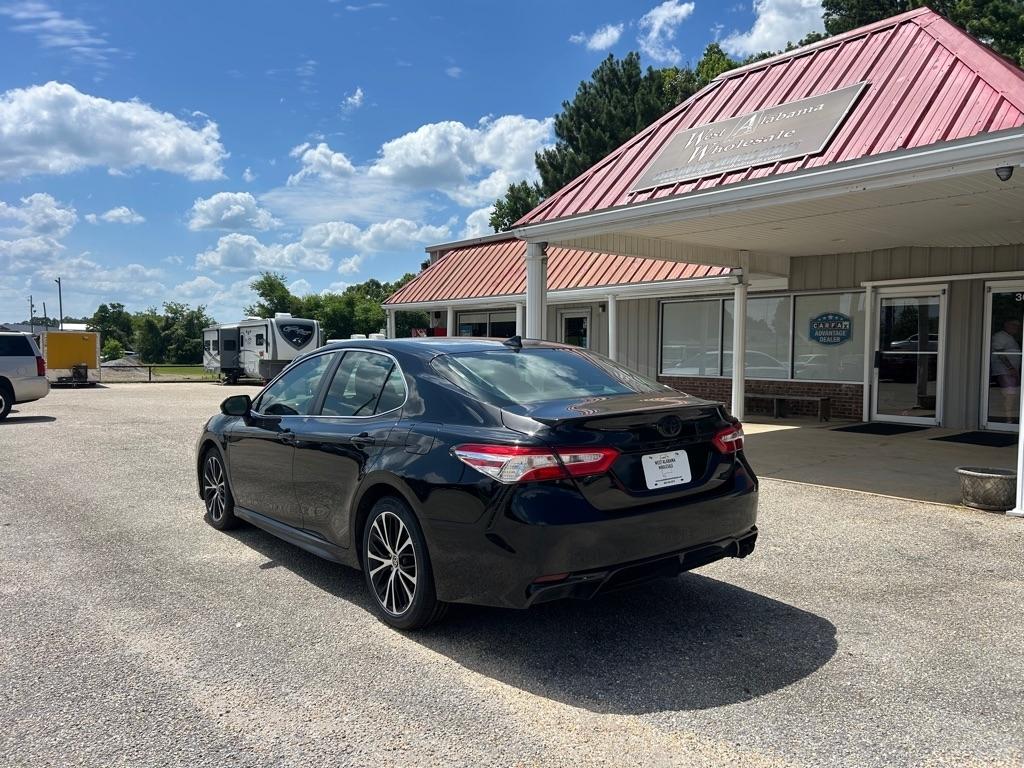 Toyota Camry SE 2020