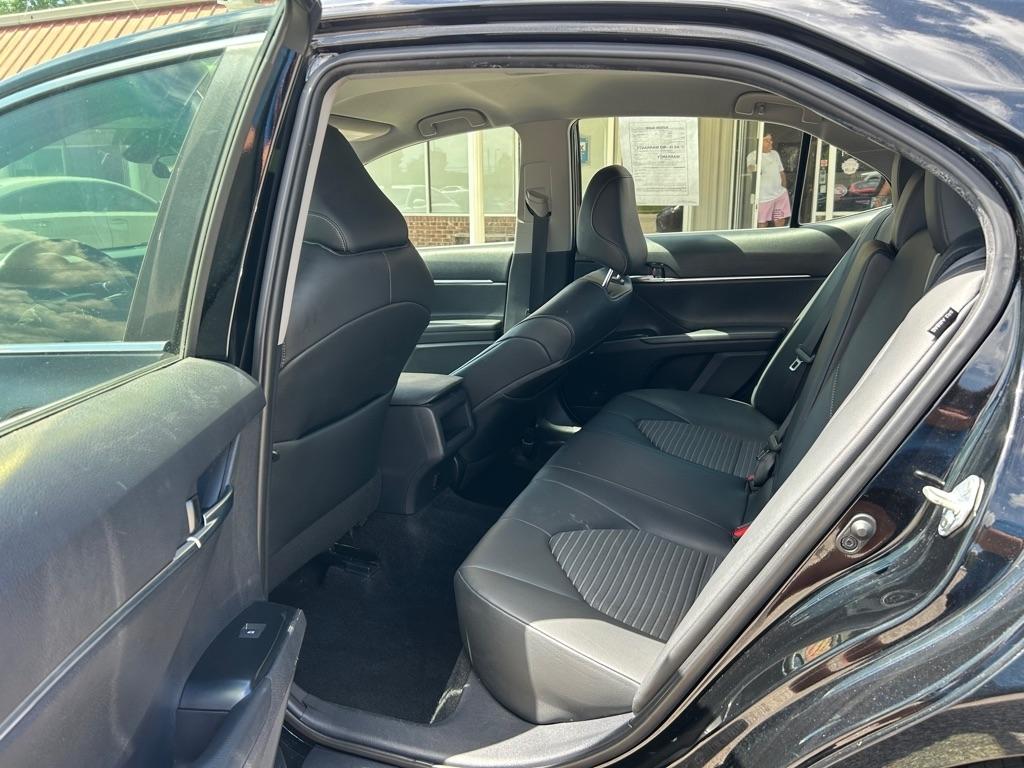 Toyota Camry SE 2020