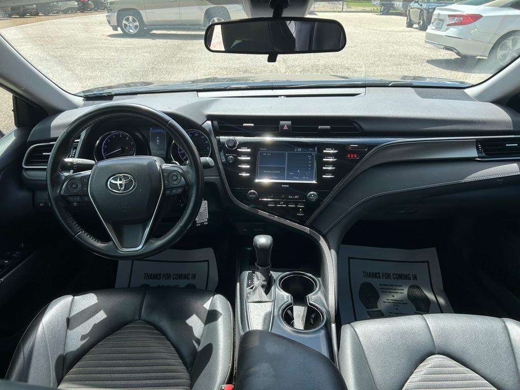 Toyota Camry SE 2020