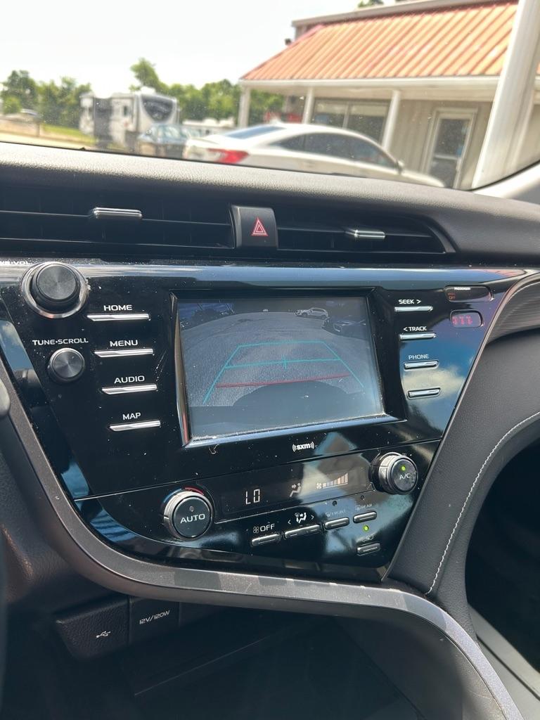 Toyota Camry SE 2020