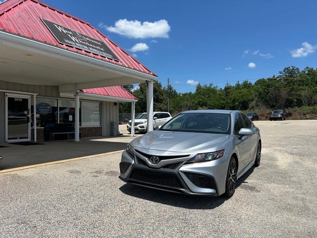 Toyota Camry SE 2023