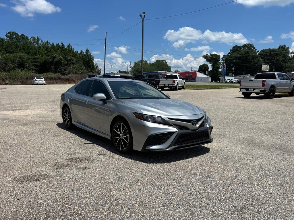 Toyota Camry SE 2023