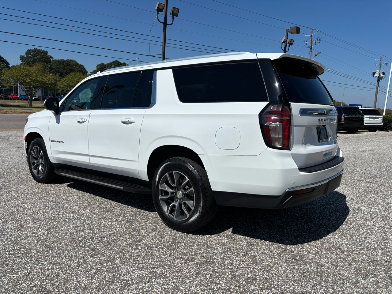 2021 Chevrolet Suburban LT photo 2