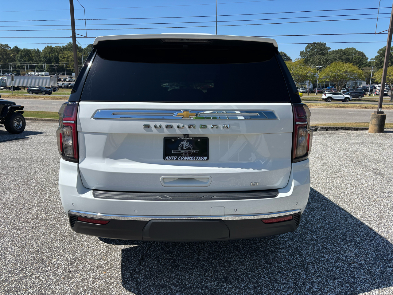 2021 Chevrolet Suburban LT photo 3